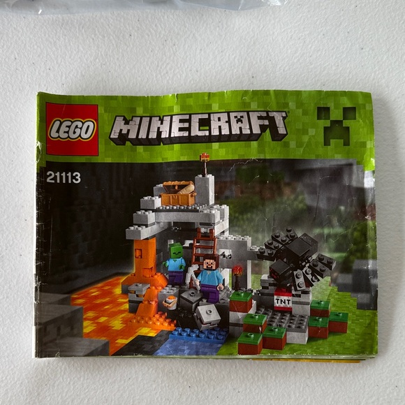LEGO Minecraft Cave Adventure Set 21113 - Picture 3 of 5